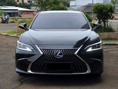 Jual Lexus ES 2020 300h Ultra Luxury di DKI Jakarta-1