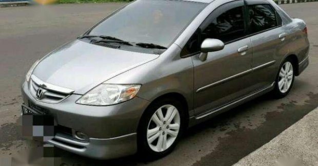 Хонда моби. Honda City 2005. Хонда Сити 2005 завод. Хонда Сити 2005 старый. Мотор Хонда Сити 2005.